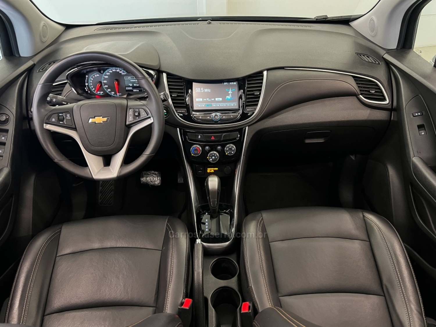 CHEVROLET - TRACKER - 2018/2018 - Prata - R$ 97.990,00