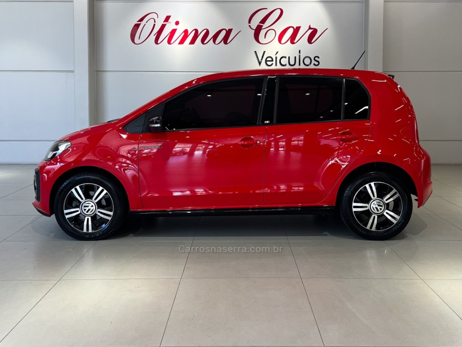 VOLKSWAGEN - UP - 2017/2018 - Vermelha - R$ 73.990,00