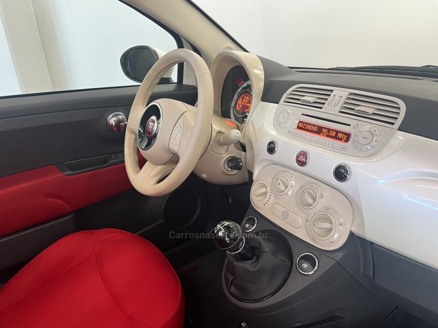 FIAT - 500 - 2014/2014 - Branca - R$ 69.900,00