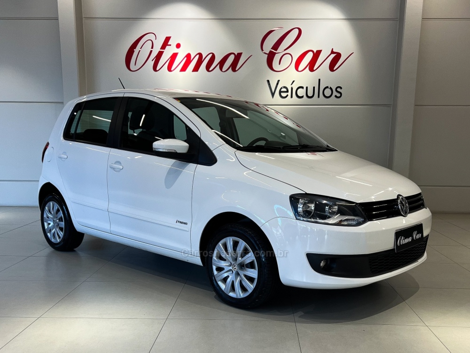 VOLKSWAGEN - FOX - 2012/2013 - Branca - R$ 43.990,00