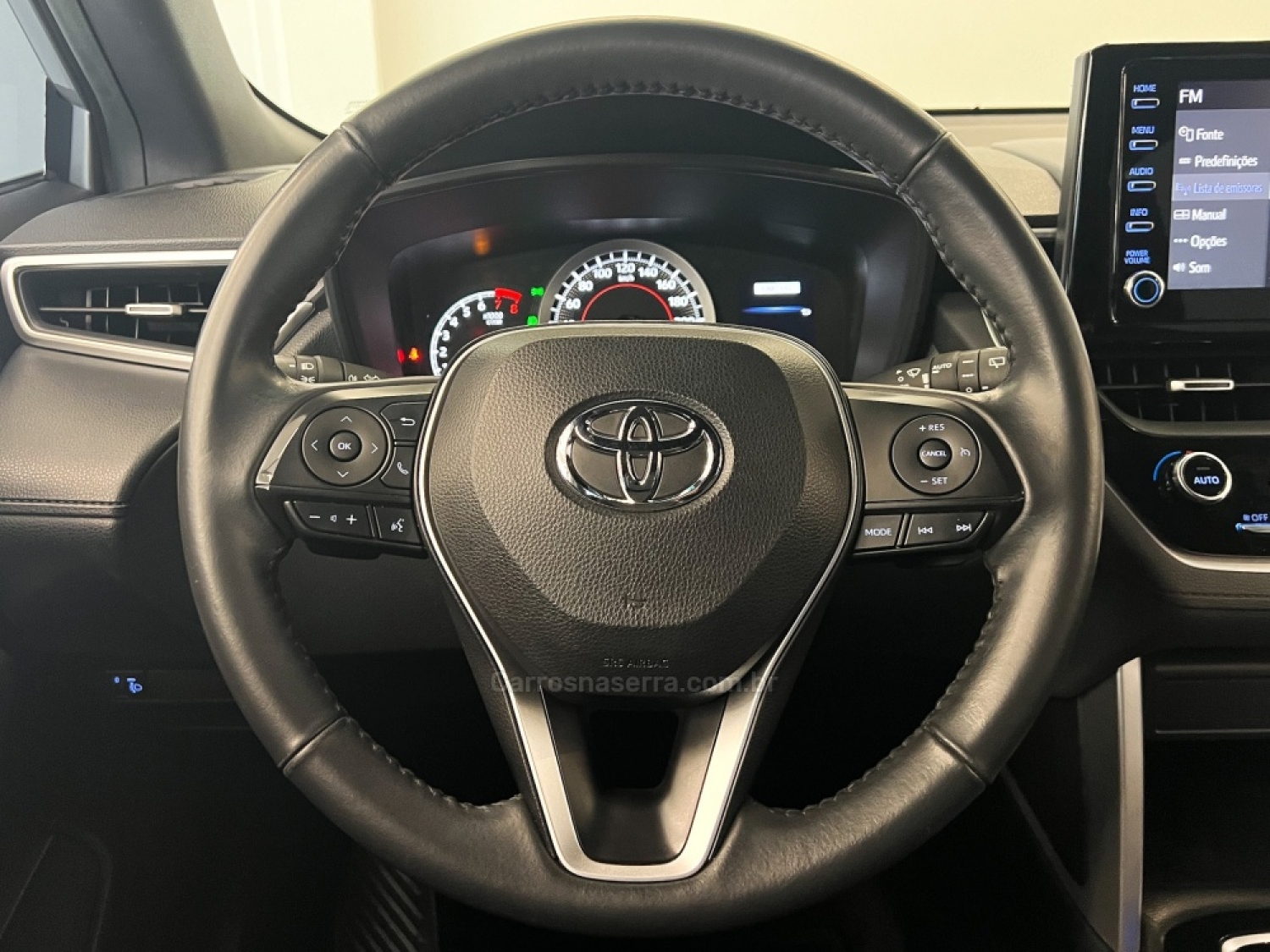 TOYOTA - COROLLA - 2021/2022 - Prata - R$ 145.900,00