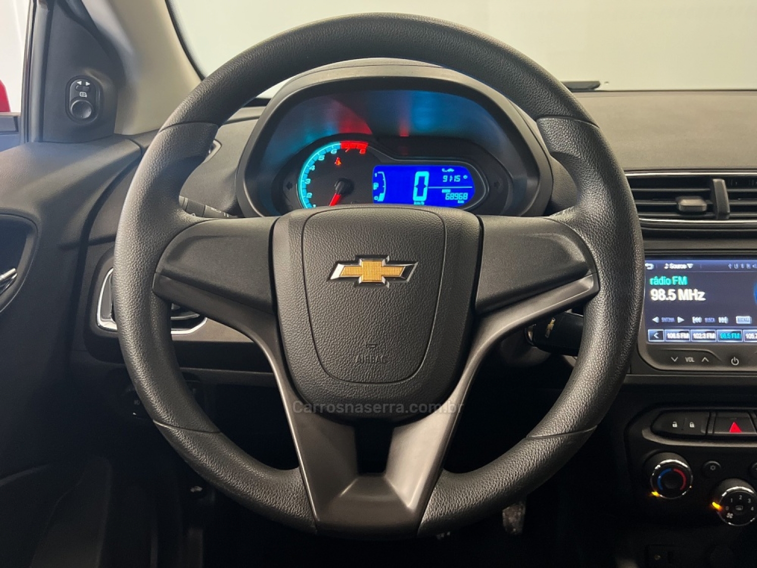 CHEVROLET - ONIX - 2015/2015 - Vermelha - R$ 59.900,00