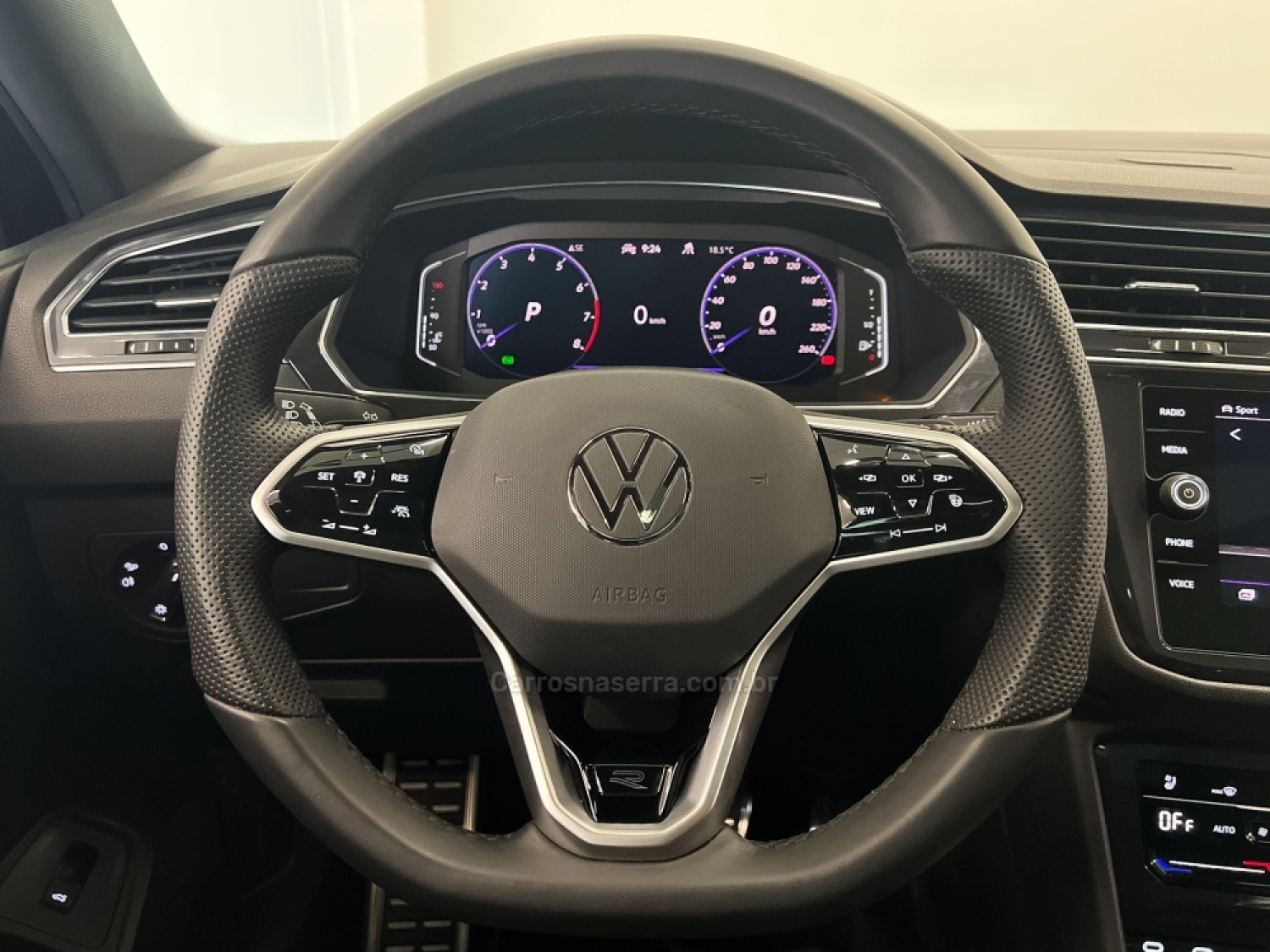 VOLKSWAGEN - TIGUAN - 2023/2024 - Preta - R$ 255.900,00