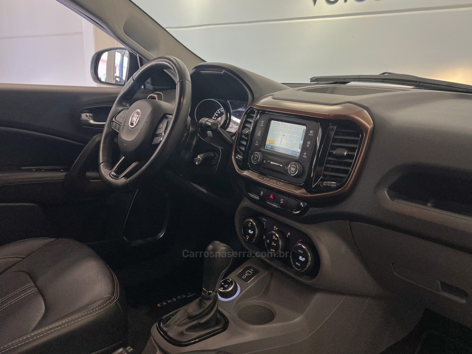 FIAT - TORO - 2017/2018 - Vermelha - R$ 109.990,00