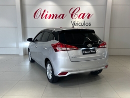 TOYOTA - YARIS - 2018/2019 - Prata - R$ 83.990,00