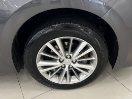 TOYOTA - COROLLA - 2015/2015 - Cinza - R$ 92.990,00