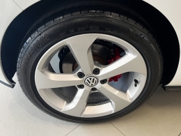 VOLKSWAGEN - GOLF - 2017/2017 - Branca - R$ 159.990,00