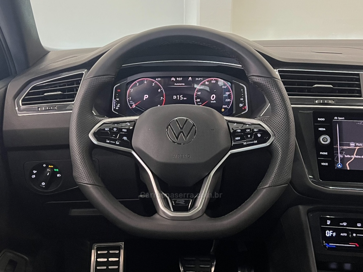 VOLKSWAGEN - TIGUAN - 2024/2024 - Branca - R$ 289.990,00