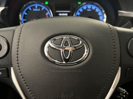 TOYOTA - COROLLA - 2015/2015 - Cinza - R$ 89.990,00