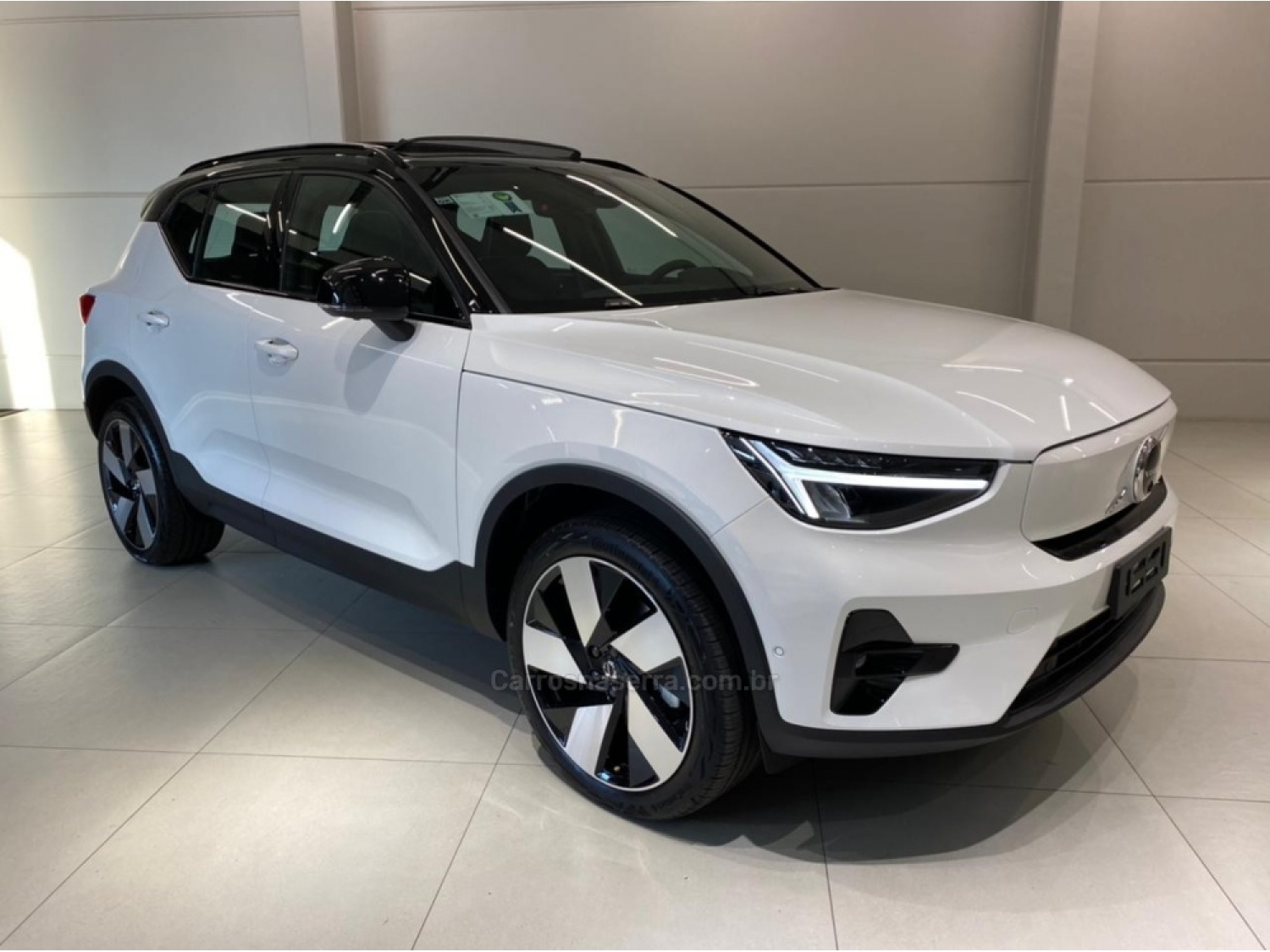 VOLVO - XC 40 - 2024/2024 - Branca - R$ 349.950,00