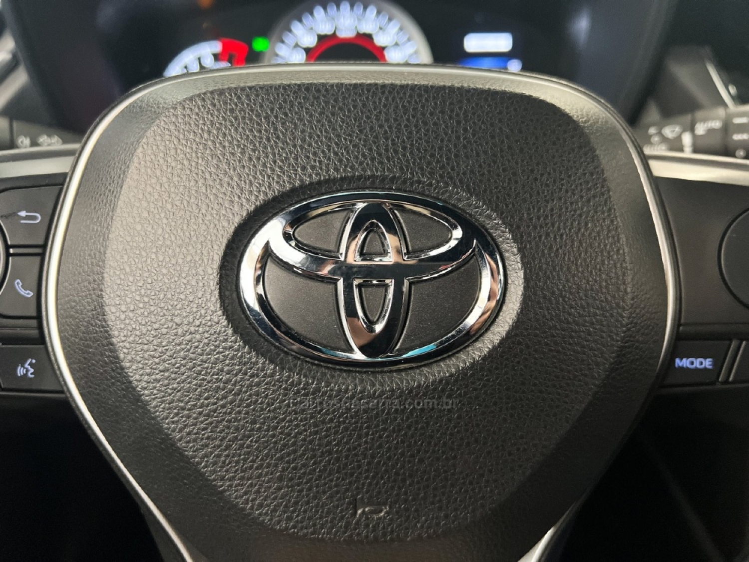 TOYOTA - COROLLA - 2021/2022 - Prata - R$ 145.900,00