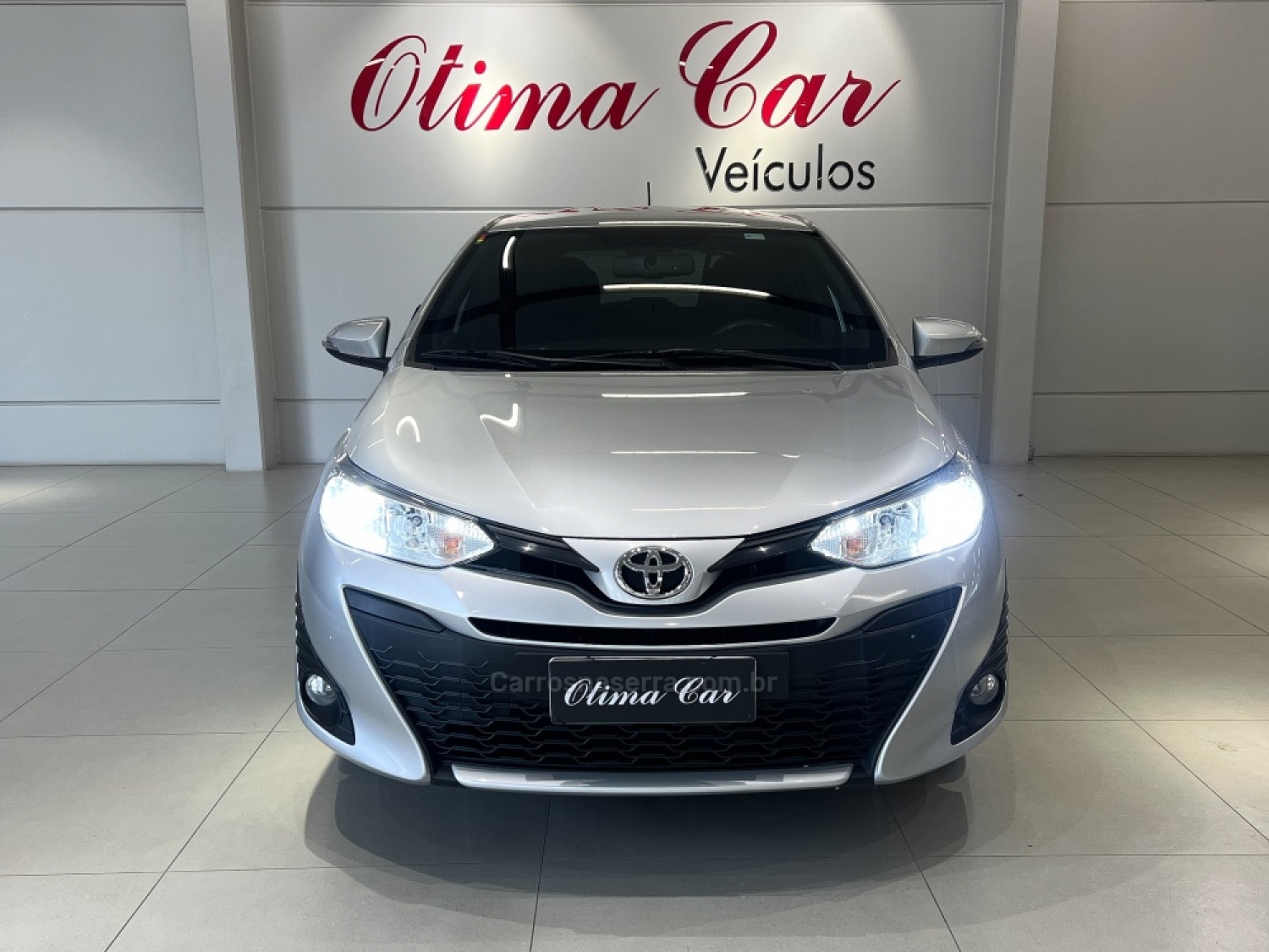 TOYOTA - YARIS - 2018/2019 - Prata - R$ 81.990,00