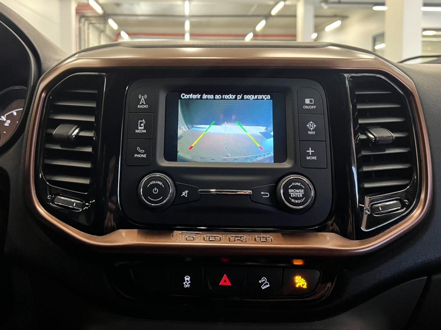 FIAT - TORO - 2017/2018 - Vermelha - R$ 105.990,00