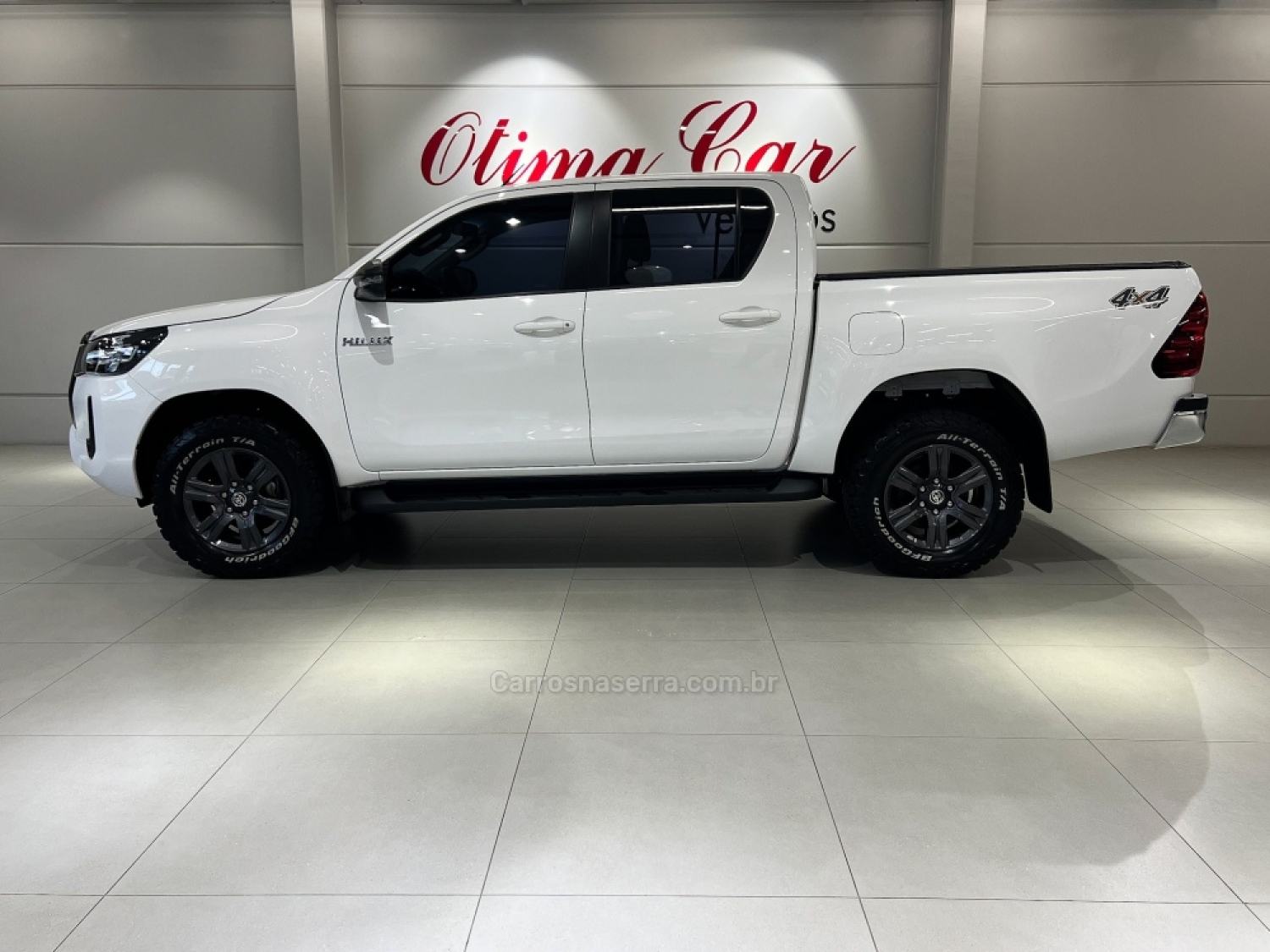 TOYOTA - HILUX - 2022/2022 - Branca - R$ 209.990,00