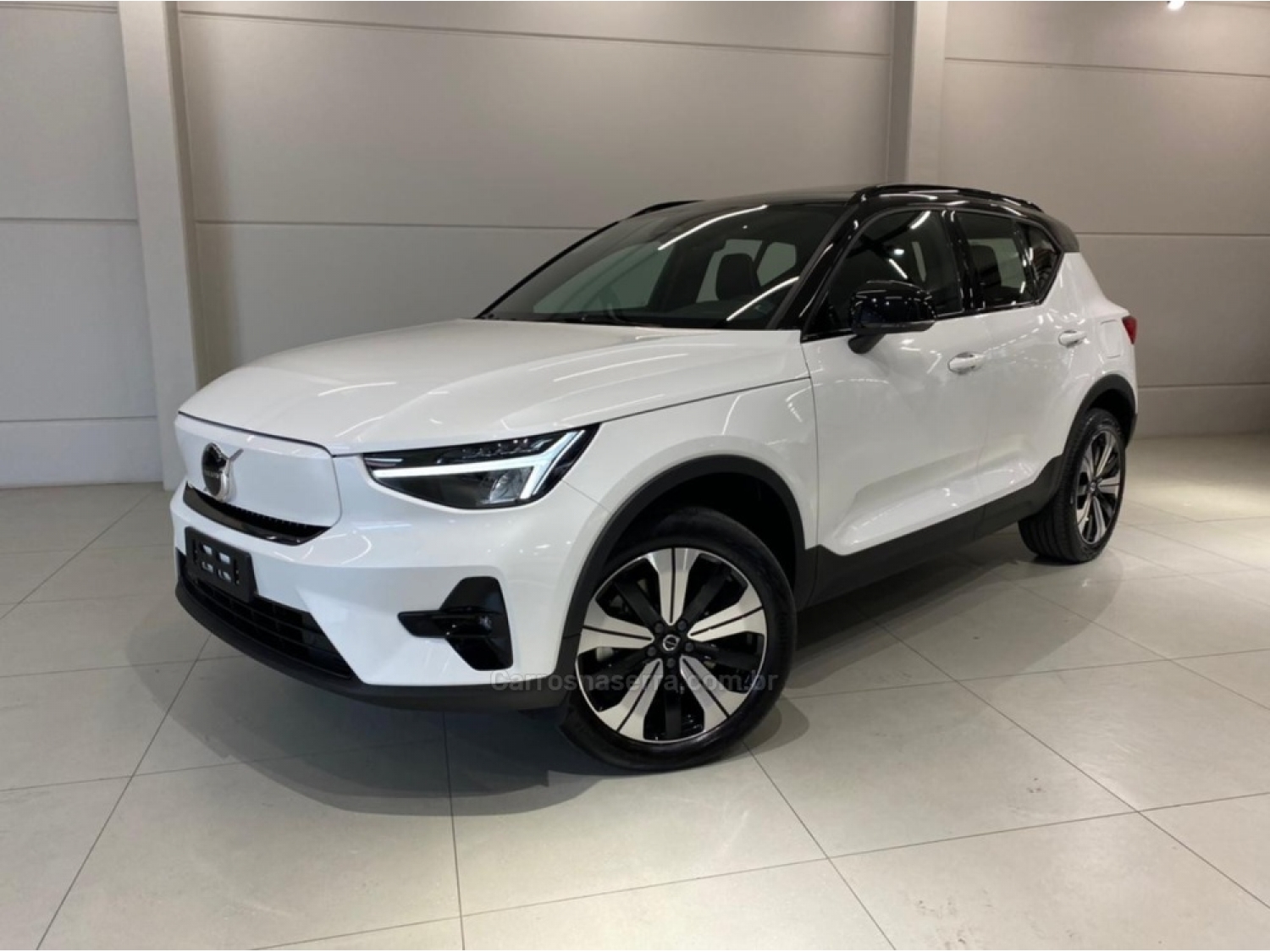 VOLVO - XC 40 - 2024/2024 - Branca - R$ 309.950,00