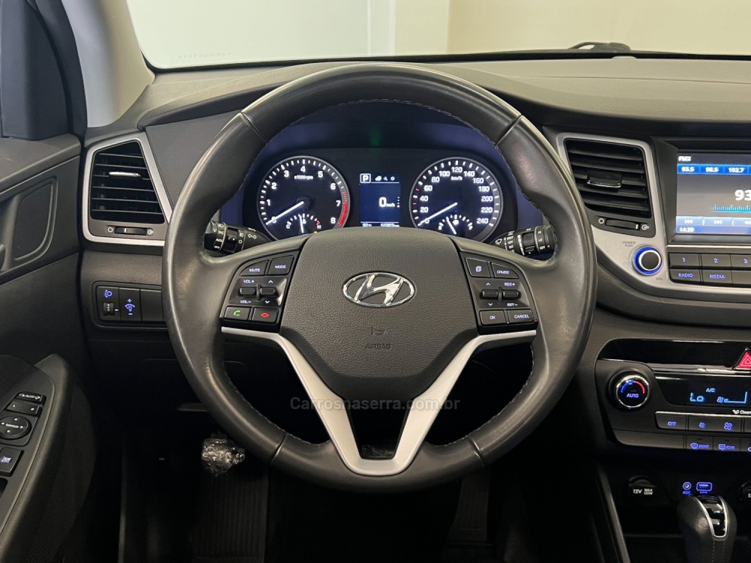 HYUNDAI - TUCSON - 2017/2018 - Branca - R$ 114.990,00