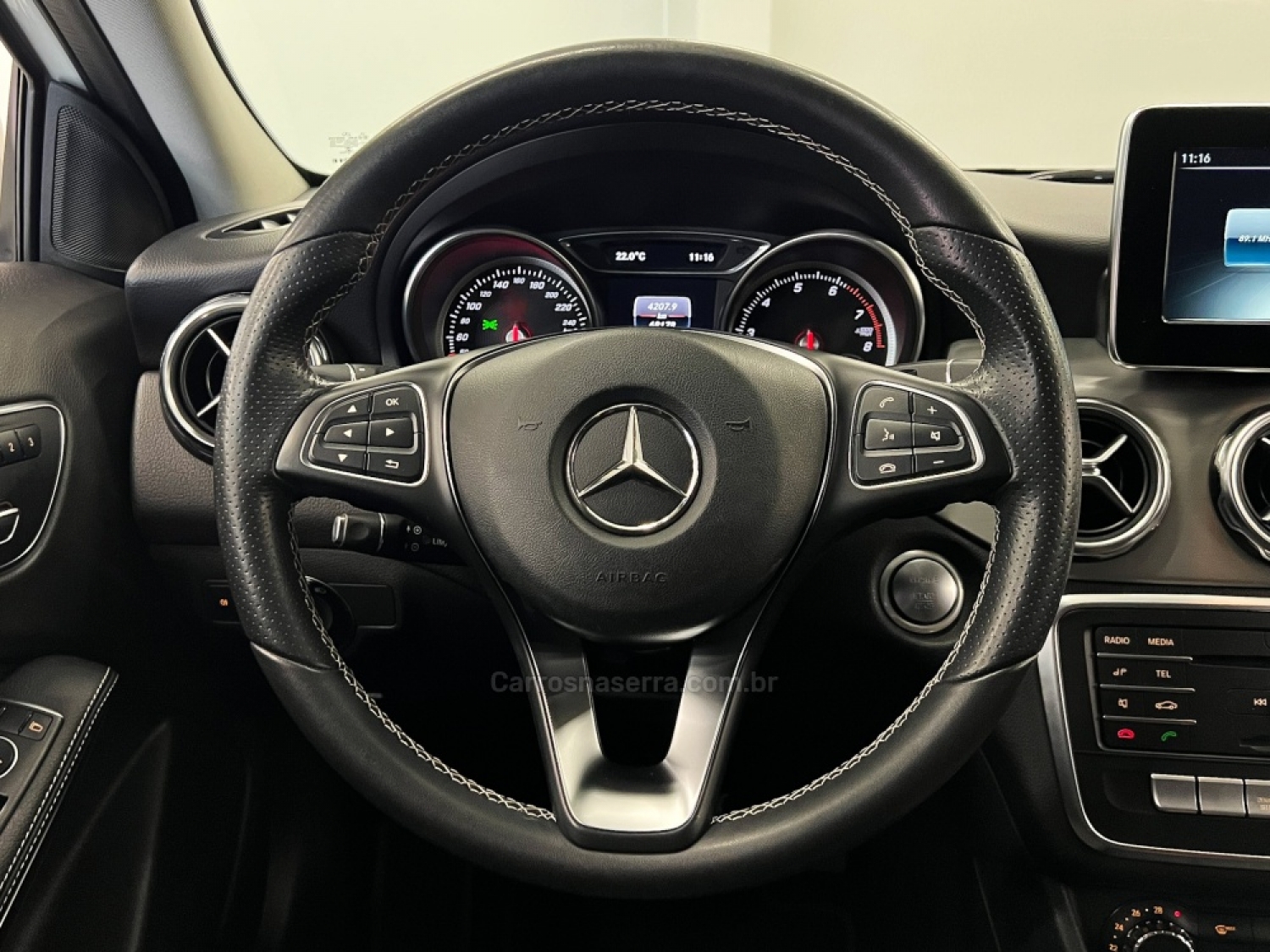 MERCEDES-BENZ - GLA 200 - 2018/2018 - Branca - R$ 134.990,00