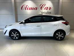 TOYOTA - YARIS - 2020/2021 - Branca - R$ 99.990,00