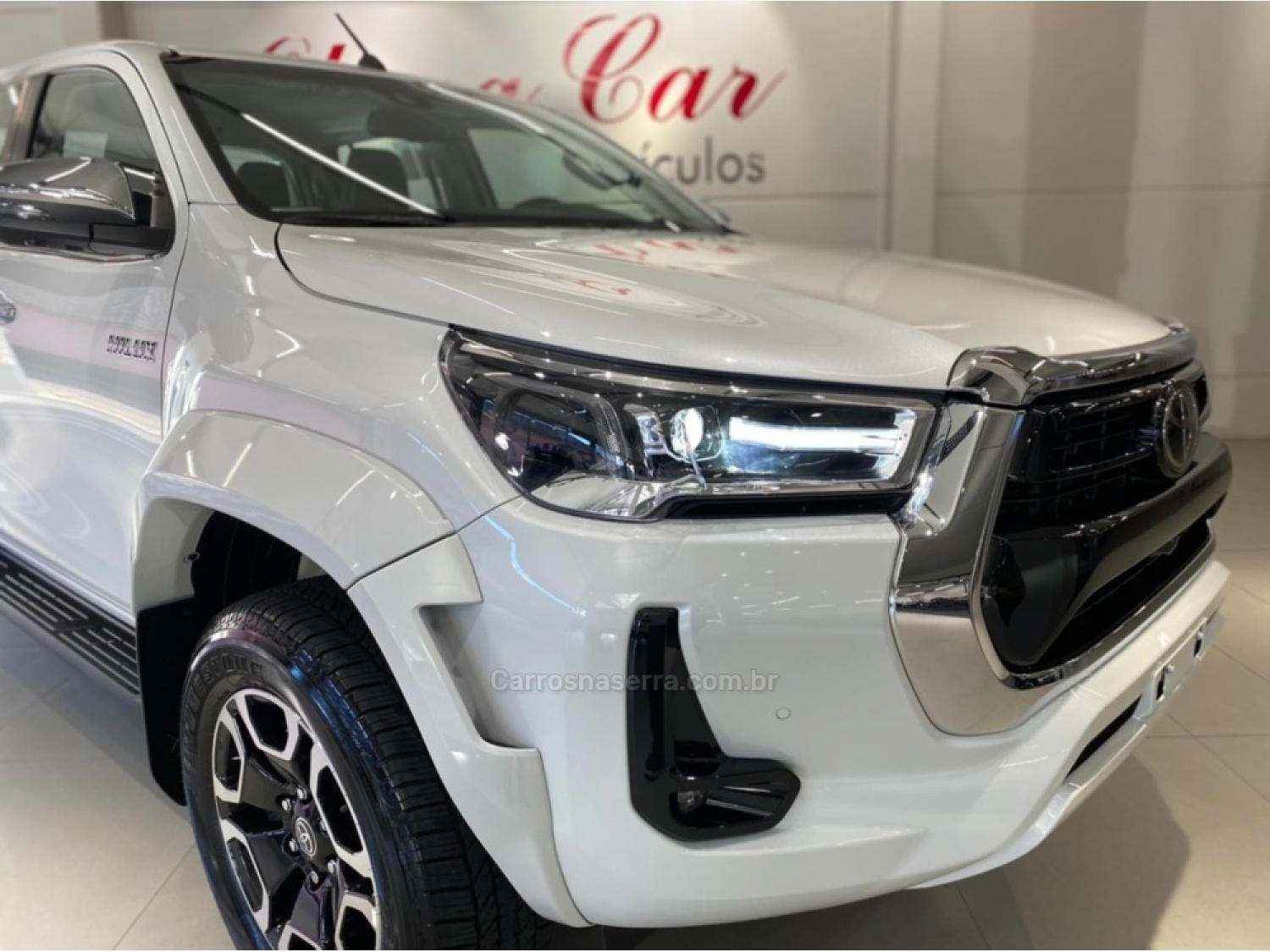 TOYOTA - HILUX - 2024/2024 - Branca - R$ 309.900,00