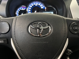 TOYOTA - YARIS - 2020/2021 - Branca - R$ 99.990,00