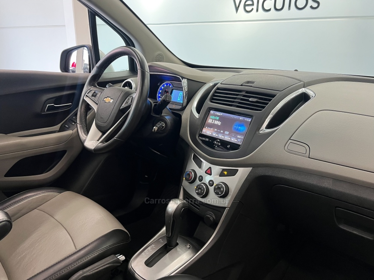 CHEVROLET - TRACKER - 2014/2015 - Prata - R$ 75.990,00