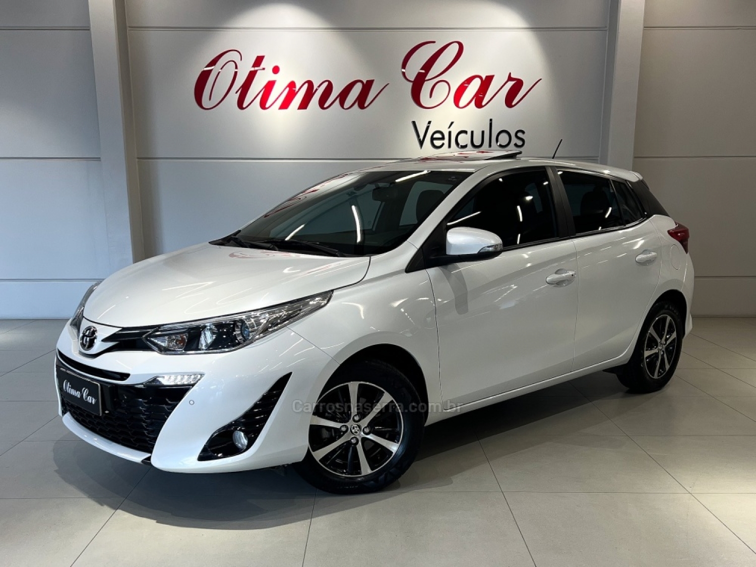 TOYOTA - YARIS - 2020/2021 - Branca - R$ 99.990,00