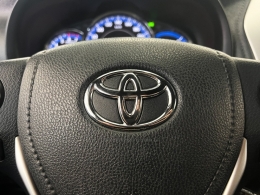 TOYOTA - YARIS - 2018/2019 - Prata - R$ 83.990,00