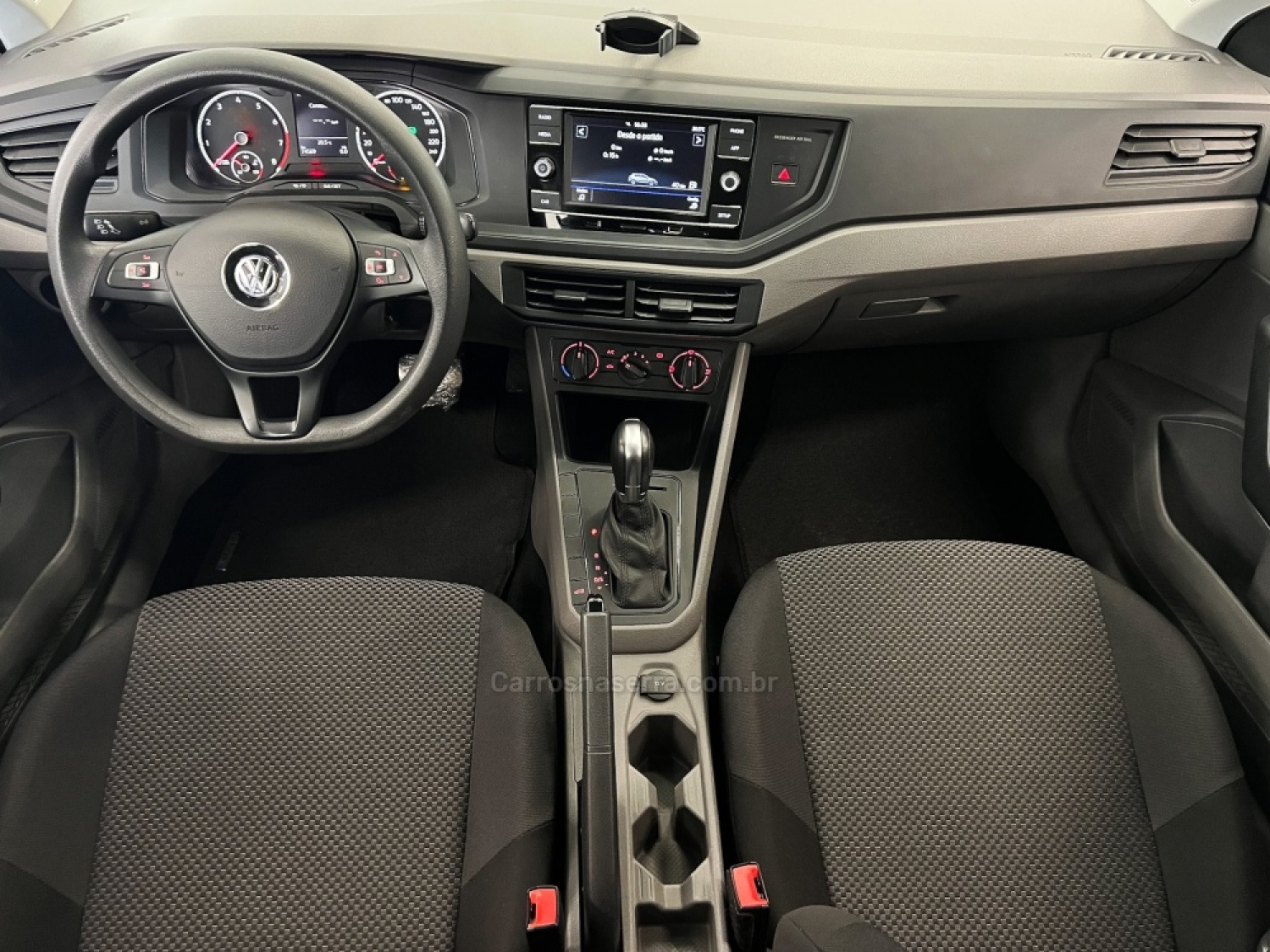 VOLKSWAGEN - POLO - 2018/2019 - Branca - R$ 79.990,00