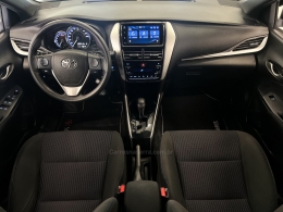 TOYOTA - YARIS - 2018/2019 - Prata - R$ 81.990,00