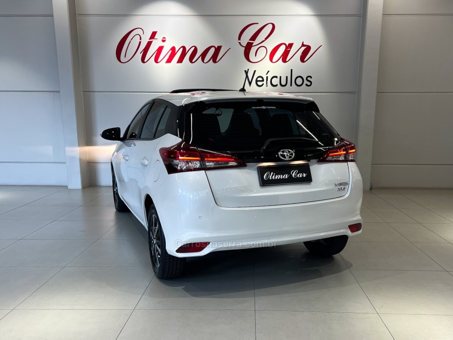 TOYOTA - YARIS - 2020/2021 - Branca - R$ 99.990,00