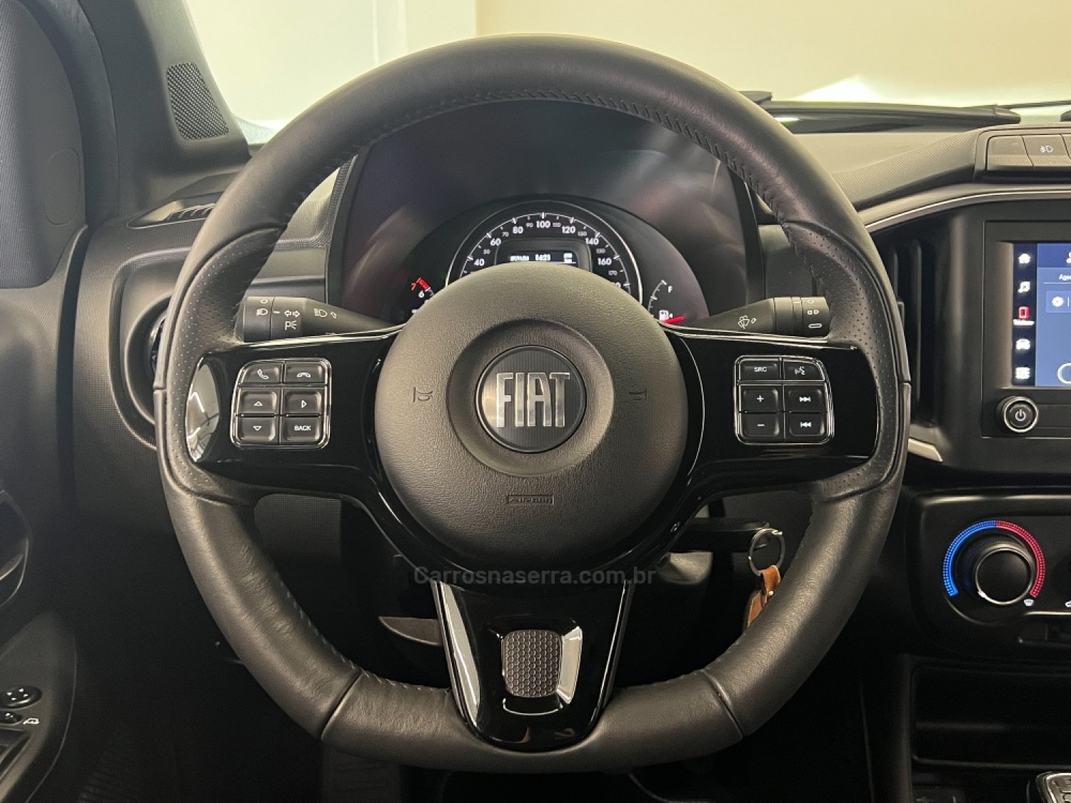 FIAT - STRADA - 2021/2021 - Branca - R$ 99.990,00