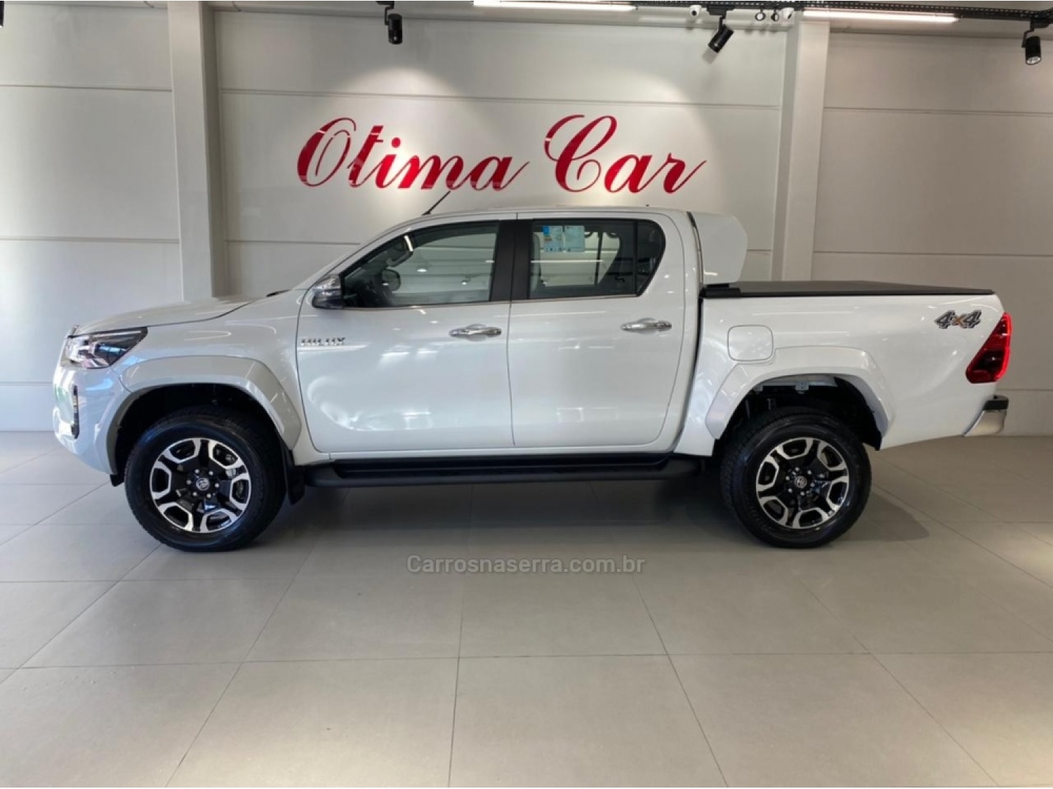 TOYOTA - HILUX - 2024/2024 - Branca - R$ 309.900,00