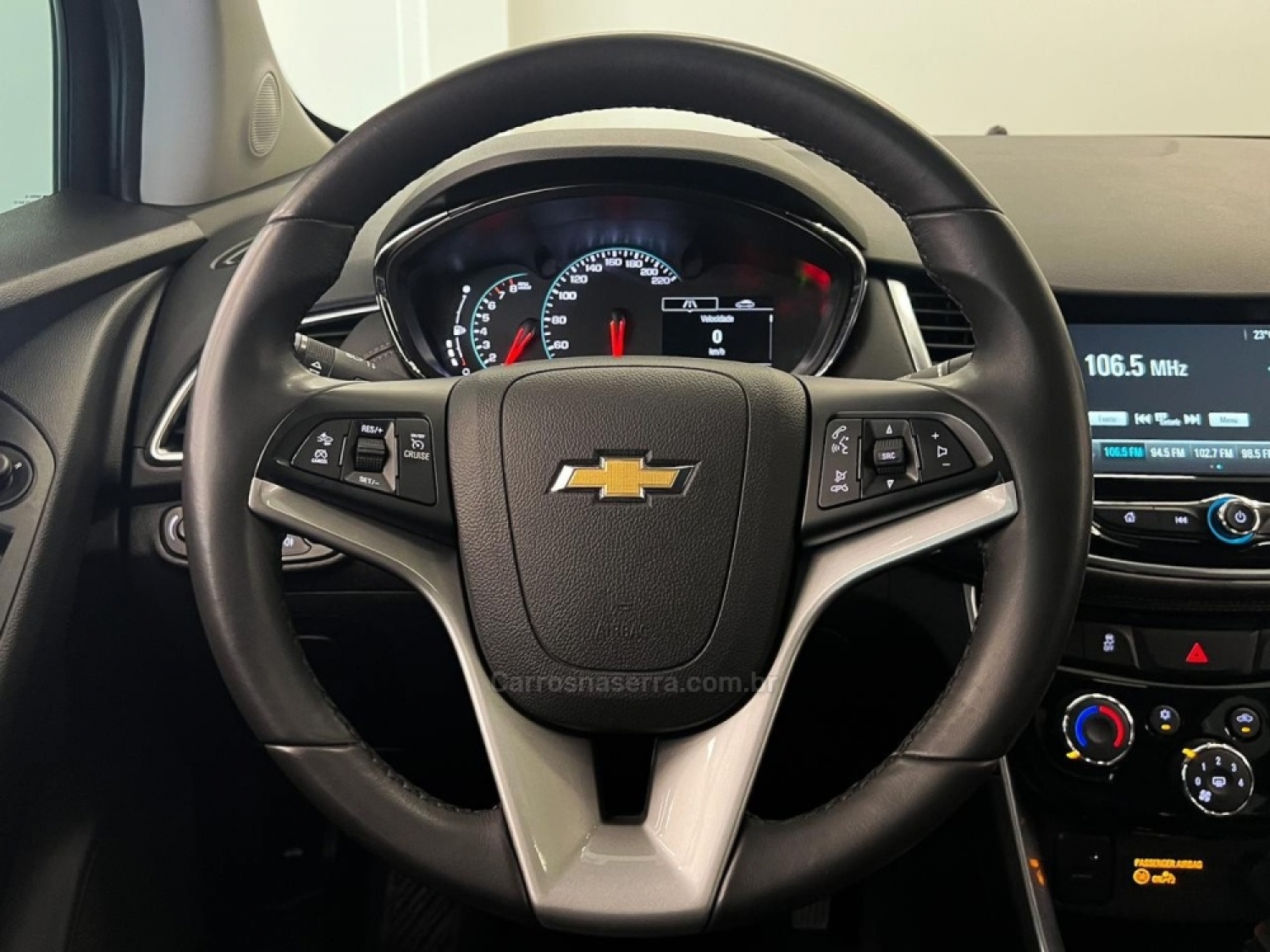 CHEVROLET - TRACKER - 2017/2018 - Preta - R$ 96.990,00