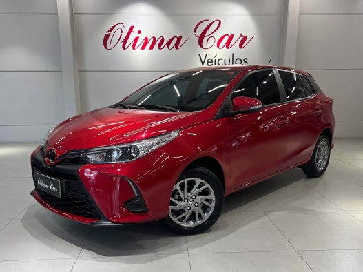 TOYOTA - YARIS - 2022/2023 - Vermelha - R$ 99.990,00