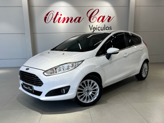 FORD - FIESTA - 2014/2015 - Branca - R$ 54.990,00