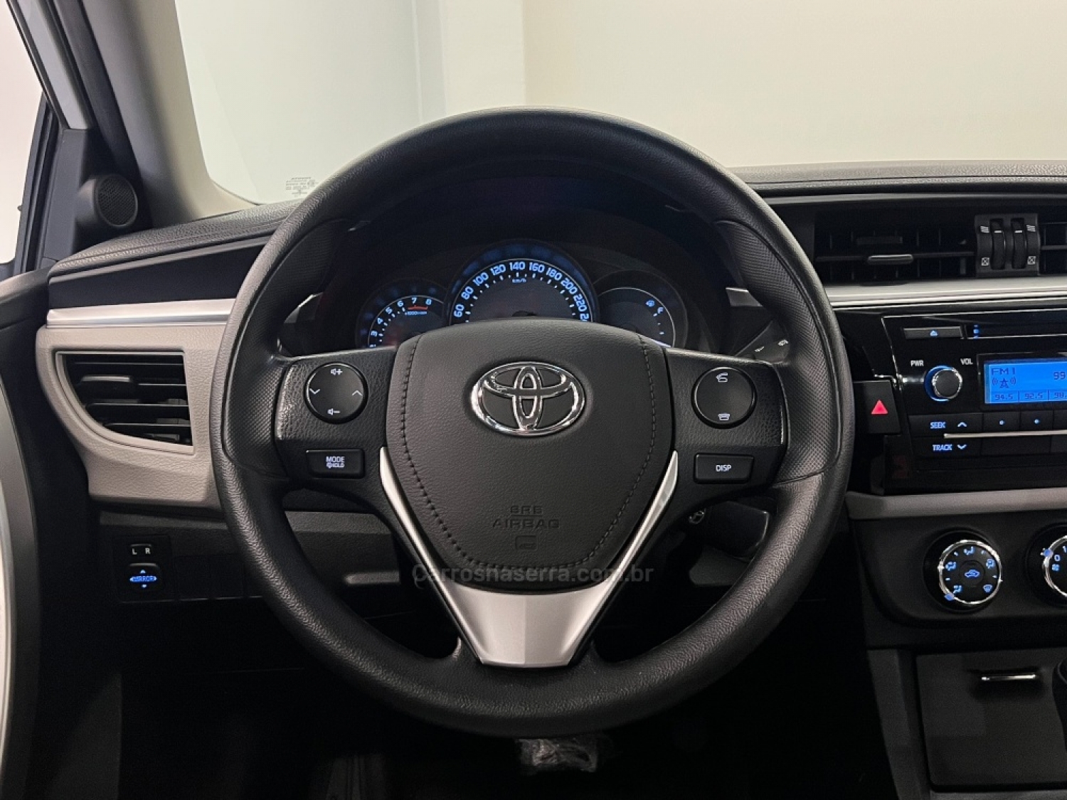 TOYOTA - COROLLA - 2015/2015 - Branca - R$ 83.990,00