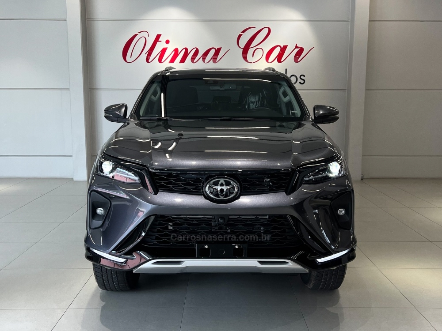 TOYOTA - HILUX SW4 - 2024/2025 - Cinza - R$ 388.900,00