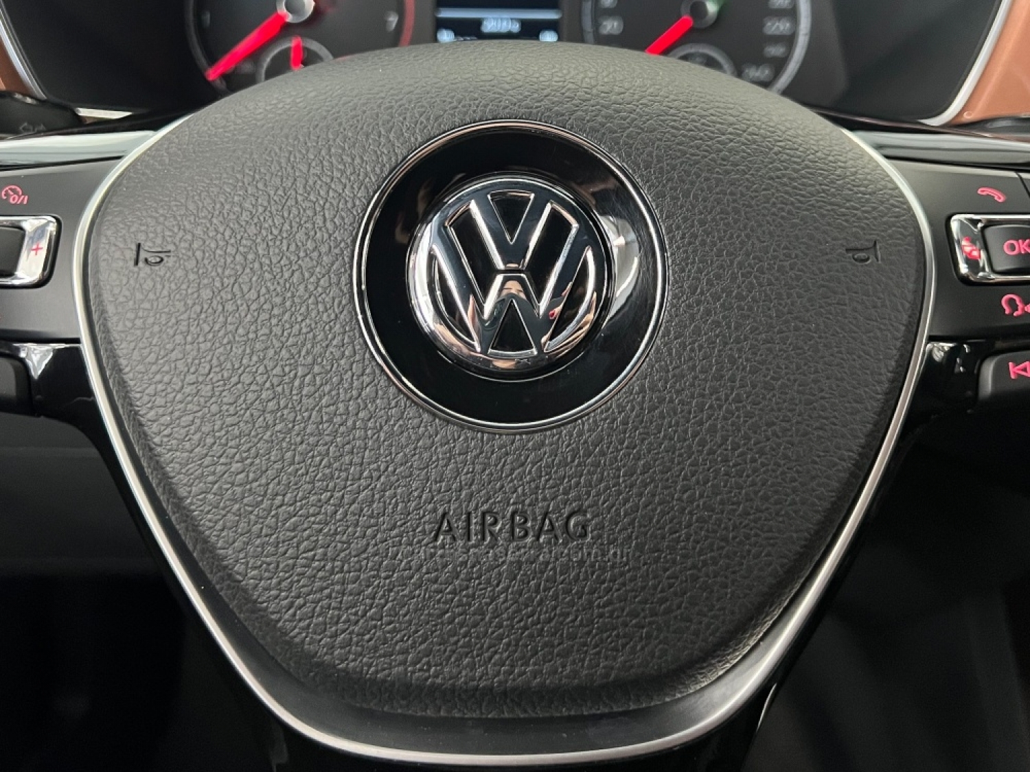 VOLKSWAGEN - T-CROSS - 2019/2020 - Bronze - R$ 109.990,00