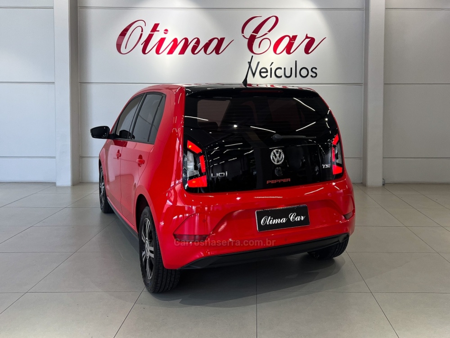 VOLKSWAGEN - UP - 2017/2018 - Vermelha - R$ 73.990,00