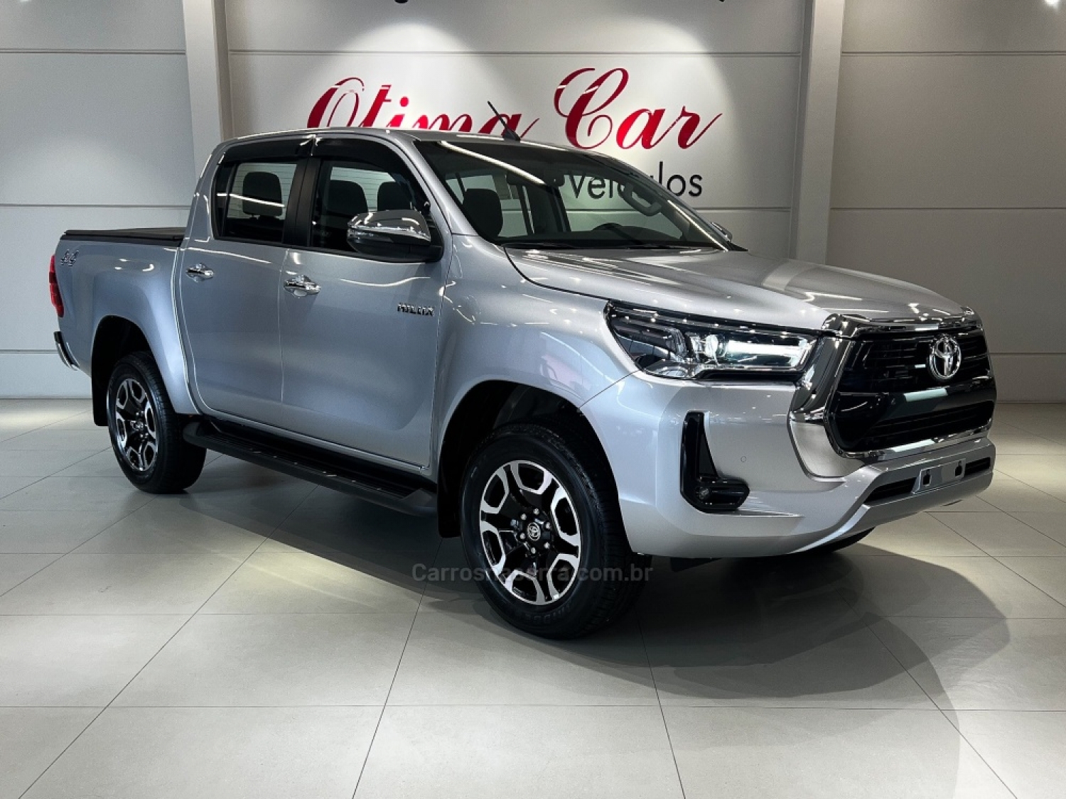 TOYOTA - HILUX - 2025/2025 - Prata - R$ 289.900,00