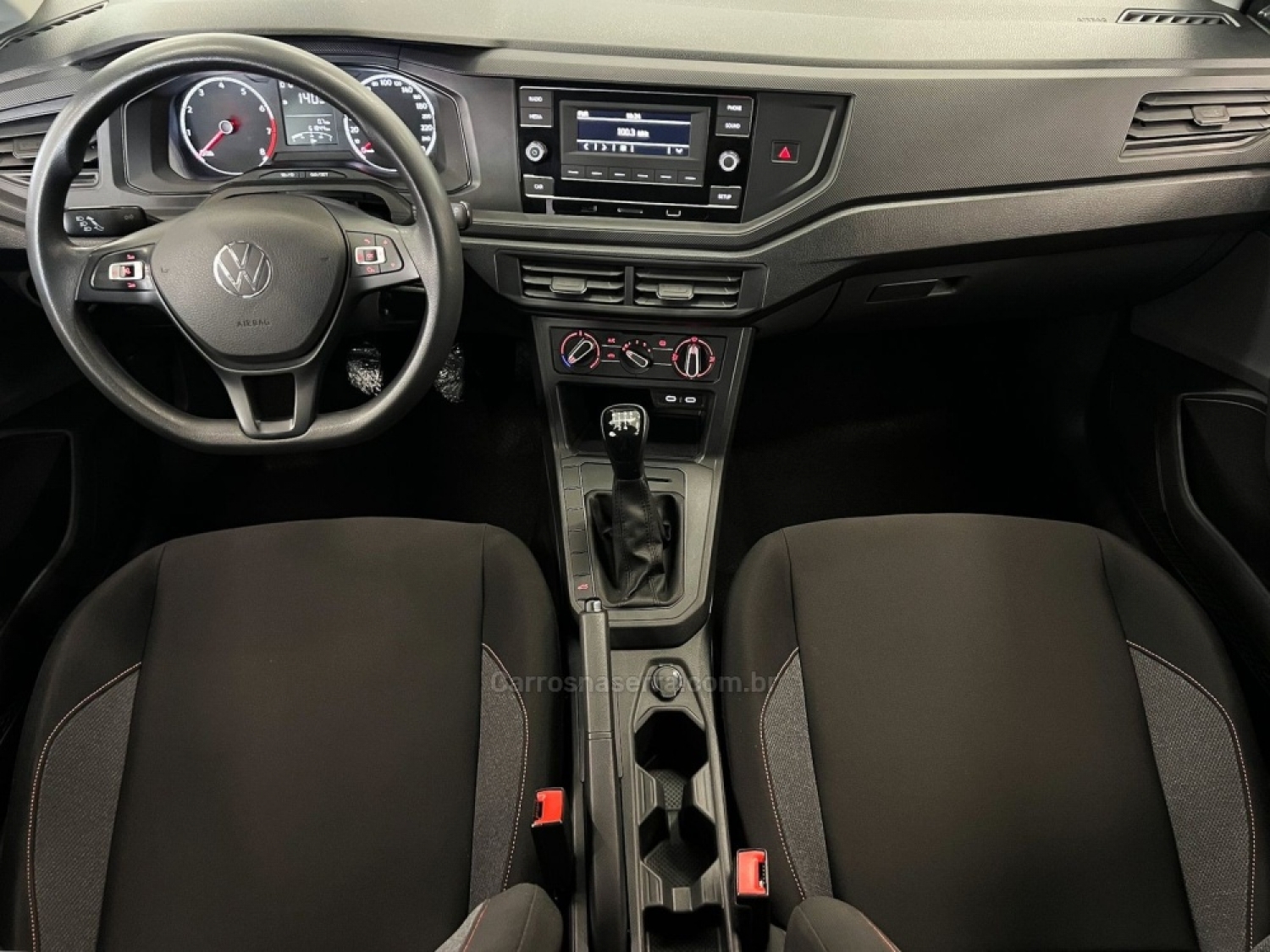 VOLKSWAGEN - POLO - 2023/2023 - Branca - R$ 69.900,00