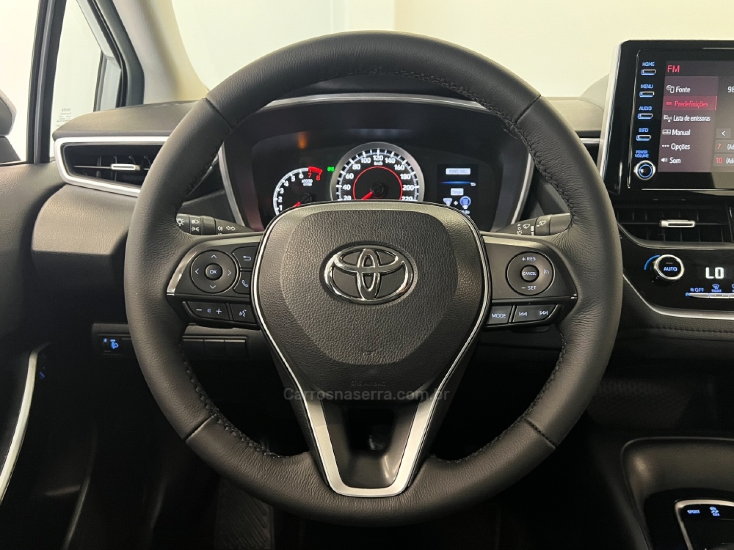 TOYOTA - COROLLA - 2020/2021 - Prata - R$ 117.990,00