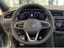 VOLKSWAGEN - TIGUAN - 2023/2024 - Prata - R$ 288.990,00