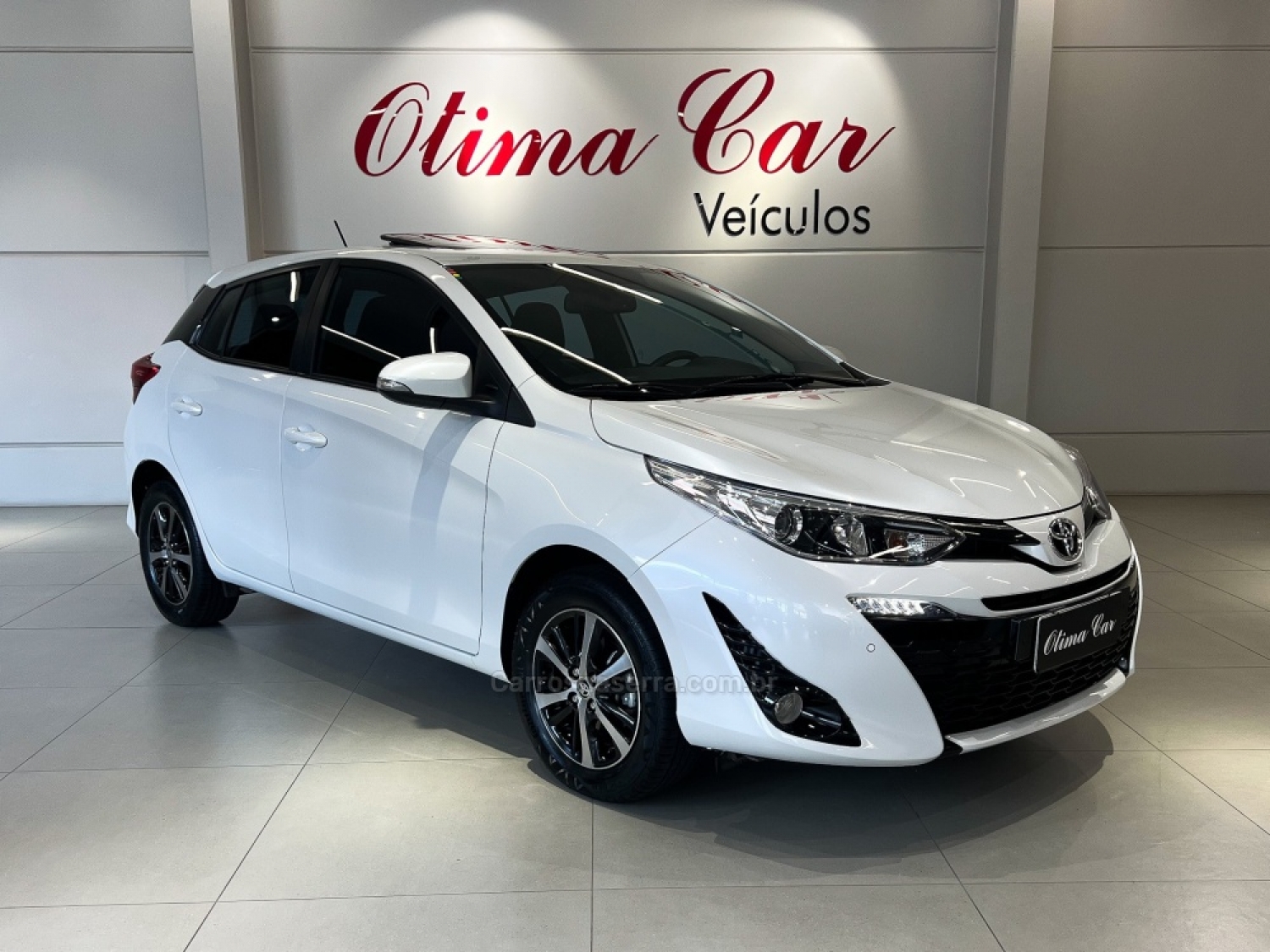 TOYOTA - YARIS - 2020/2021 - Branca - R$ 99.990,00