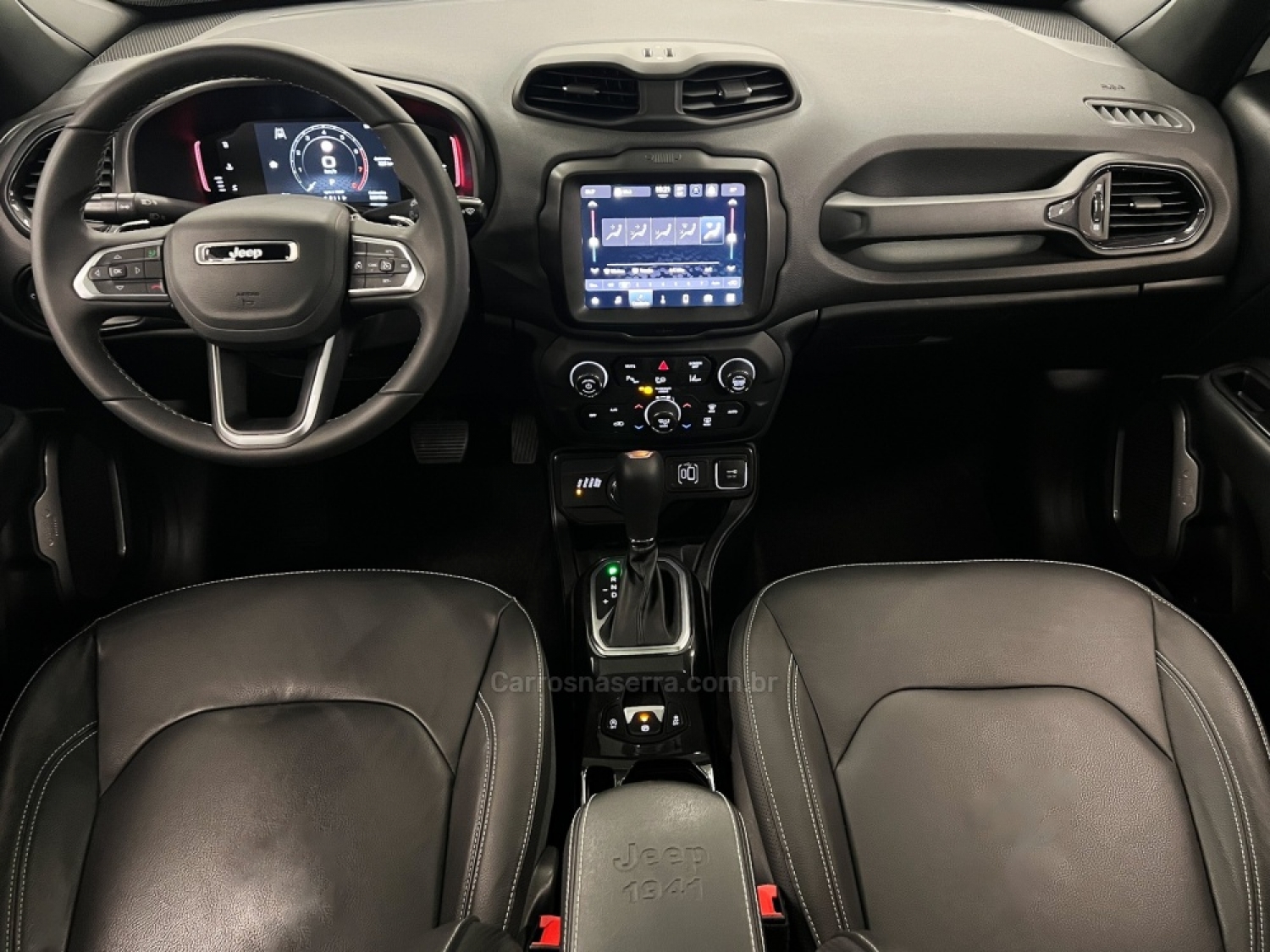 JEEP - RENEGADE - 2022/2023 - Branca - R$ 139.990,00