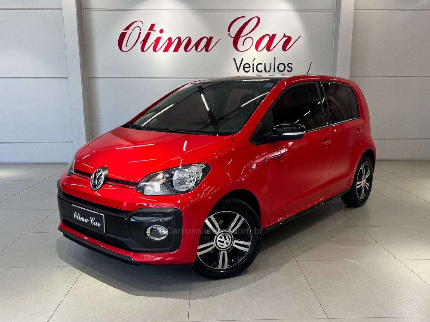 VOLKSWAGEN - UP - 2017/2018 - Vermelha - R$ 73.990,00