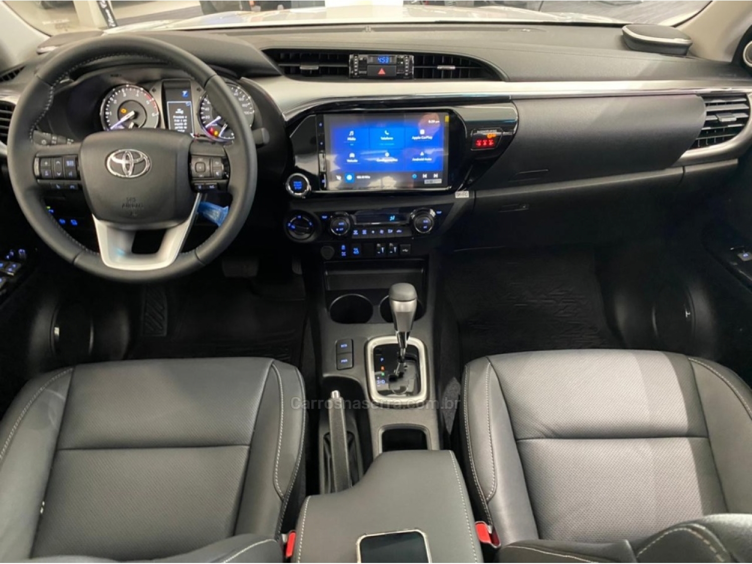 TOYOTA - HILUX - 2024/2024 - Branca - R$ 309.900,00