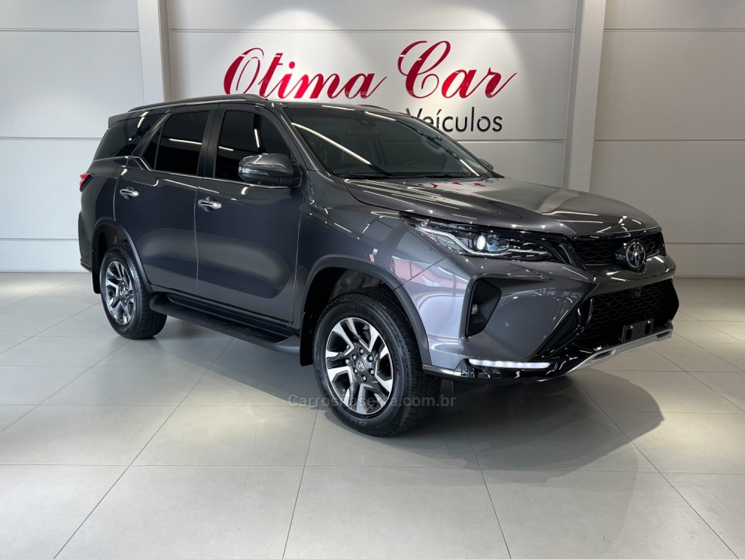 TOYOTA - HILUX SW4 - 2024/2025 - Cinza - R$ 388.900,00