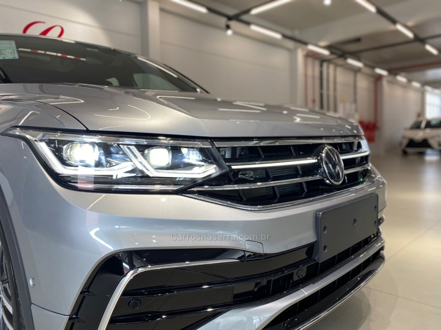 VOLKSWAGEN - TIGUAN - 2023/2024 - Prata - R$ 288.990,00