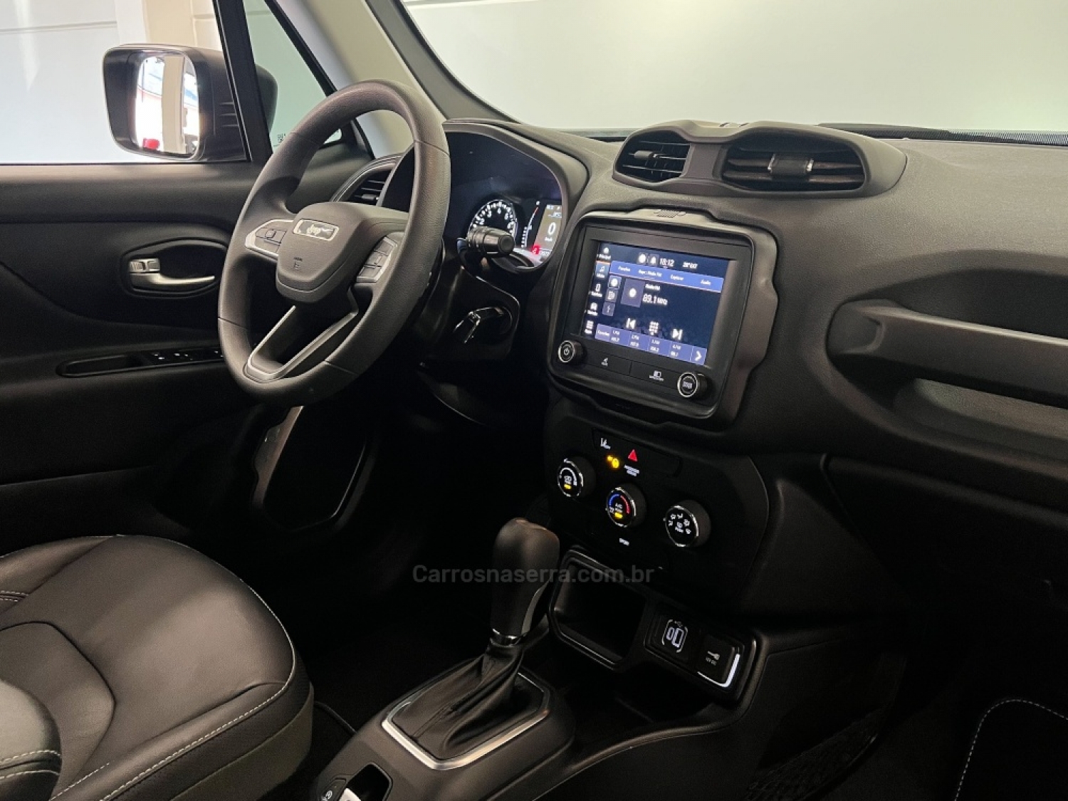 JEEP - RENEGADE - 2022/2022 - Branca - R$ 114.990,00